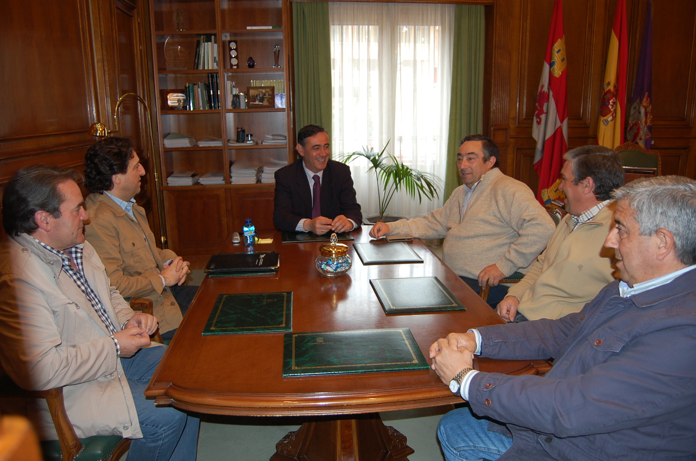 REUNIÓN ENTRE LA DIPUTACION Y ASAJA PARA INICIAR CONTACTOS DE CARA A FUTURAS COLABORACIONES ENTRE ENTIDADES